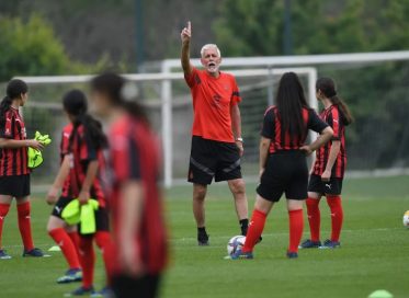AC Milan Academy Camps: методика футбола для начинающих звезд